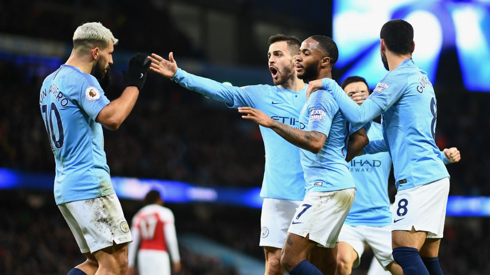 Los jugadores del Manchester City celebran un gol contra el Arsenal. (Getty)