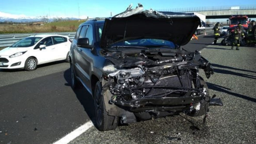 Así quedó el coche de Douglas Costa tras el accidente. (Twitter)