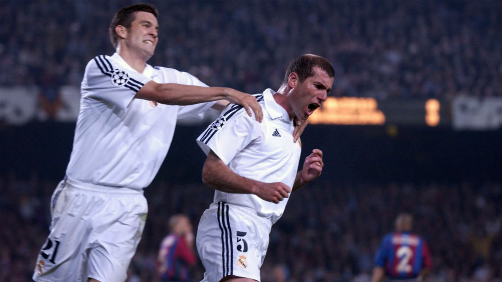 Solari celebra con Zidane un gol en un Clásico de Champions. (Getty)