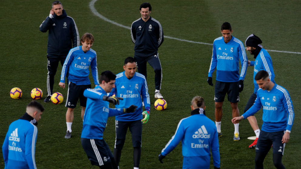 Solari presencia el entrenamiento del Real Madrid. (EFE)