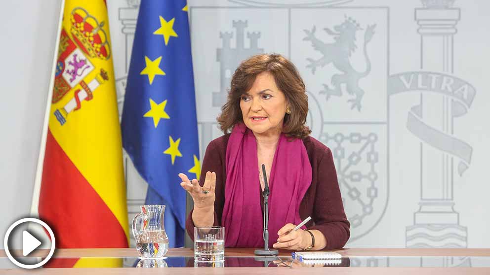 La vicepresidenta del Gobierno, Carmen Calvo, comparece en el Palacio de la Moncloa para explicar la figura del relator que pretende introducir el Gobierno para mediar entre Cataluña y España. La comparecencia de prensa se produce tras la polémica surg