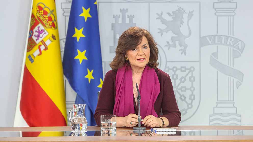 La vicepresidenta del Gobierno, Carmen Calvo, en rueda de prensa en La Moncloa.