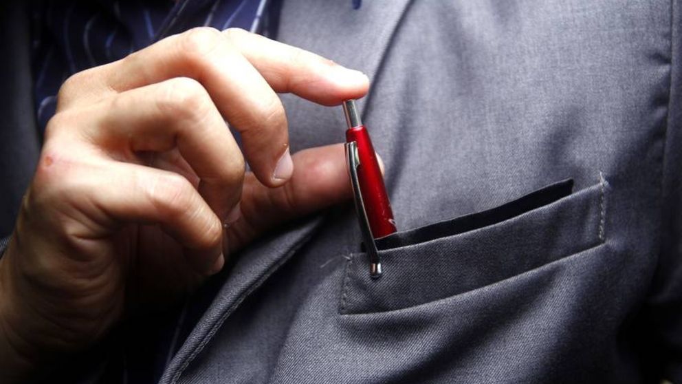 Cómo quitar las manchas de bolígrafo de la ropa paso a paso