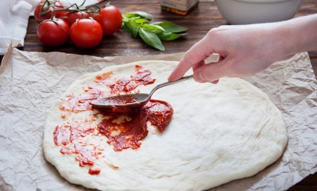 Trucos y recetas para preparar una masa de pizza como un experto