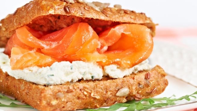 sándwich de salmón y mozzarella