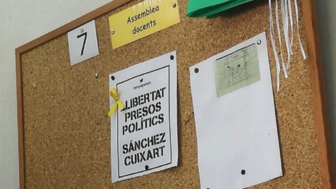 Adoctrinamiento separatista en las aulas baleares: un instituto cuelga carteles por la libertad de los golpistas