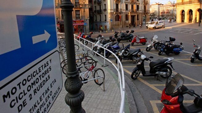 El próximo lunes, 11 de febrero, entra en funcionamiento el nuevo horario de estacionamiento limitado de las plazas de modalidad roja. Foto: Agencias