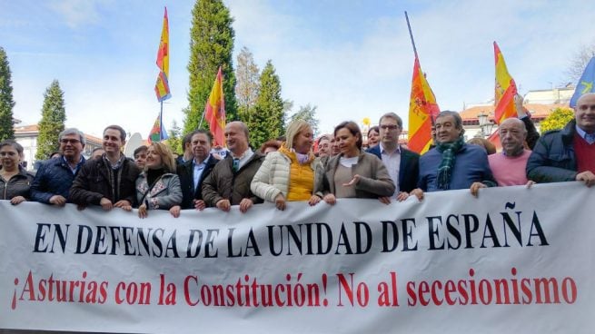 Oviedo reúne a centenares de personas en una manifestación reivindicativa de la unidad de España