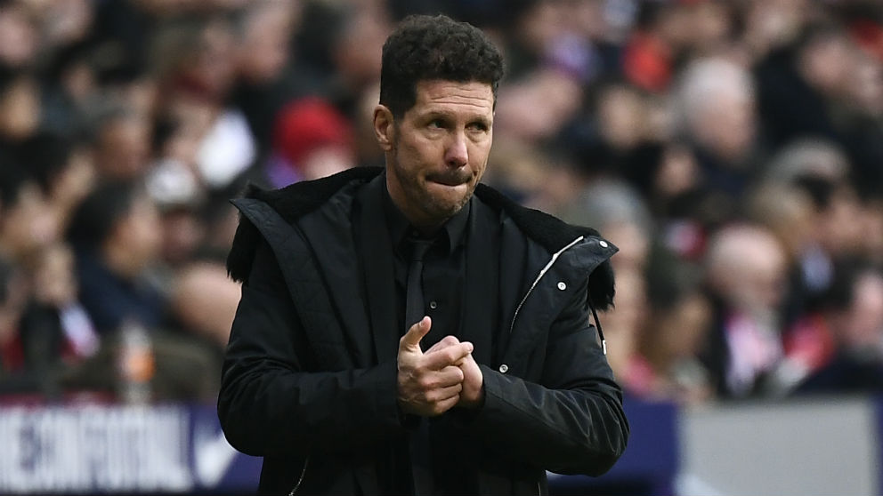 Simeone durante el Atlético-Real Madrid. (AFP)