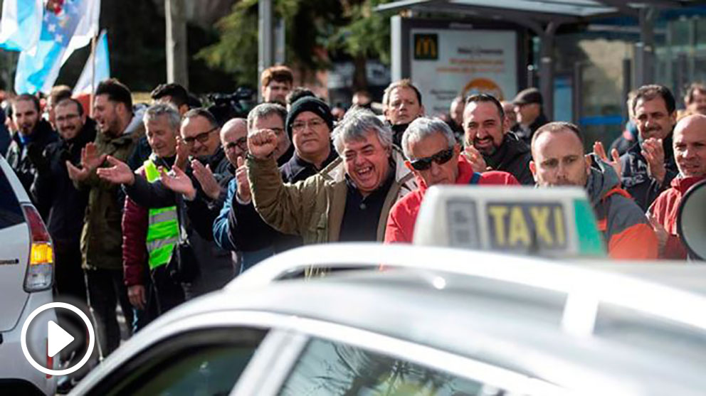 Alrededor de 10.000 VTC permanecen a la espera de que las diferentes comunidades autónomas regulen su situación frente a los taxistas.