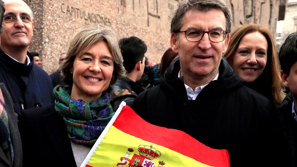 Isabel García-Tejerina y Alberto Núñez Feijóo este domingo en Colón (Foto: EFE).
