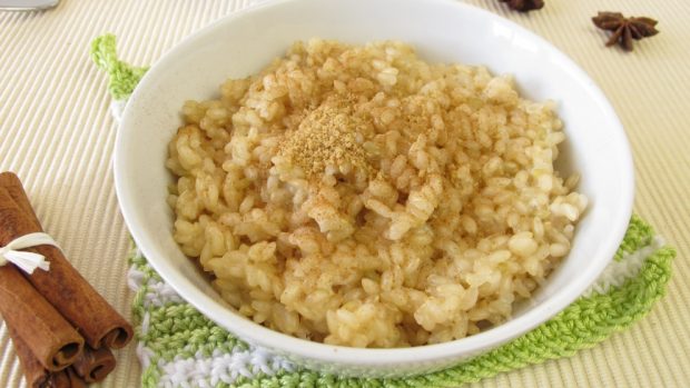 pastel de arroz con leche y miel