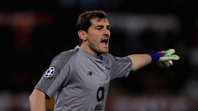 Carbonero y varios futbolistas se burlan de la última foto de Casillas