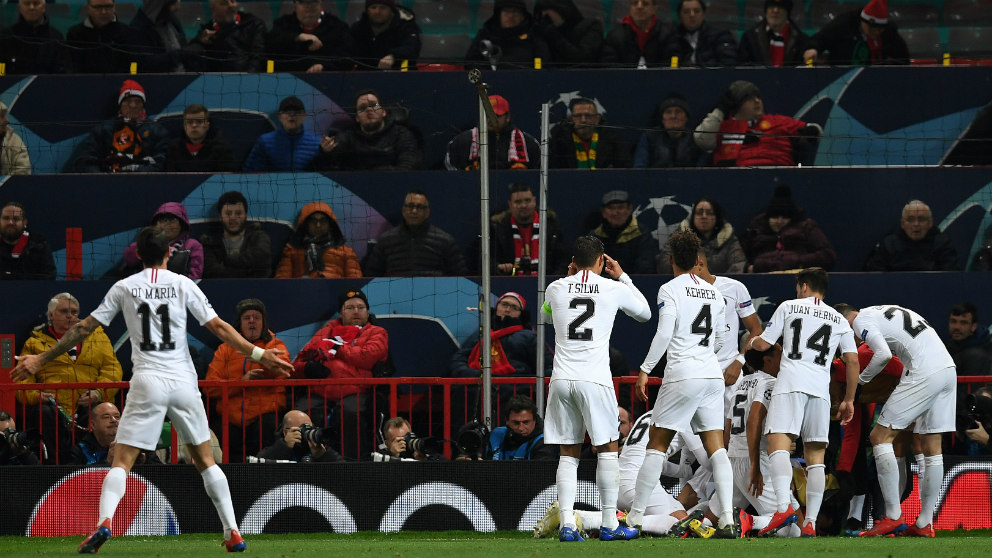 El PSG tiene un pie en cuartos tras vencer en Manchester. (AFP)