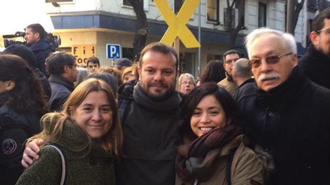 Un diputado de Podemos y una edil de Carmena acuden al Supremo para apoyar a los presos catalanes