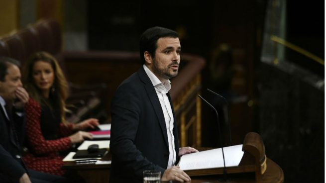 Garzón vuelve a atacar al sector turístico: acusa a cuatro aerolíneas españolas de «malas prácticas»