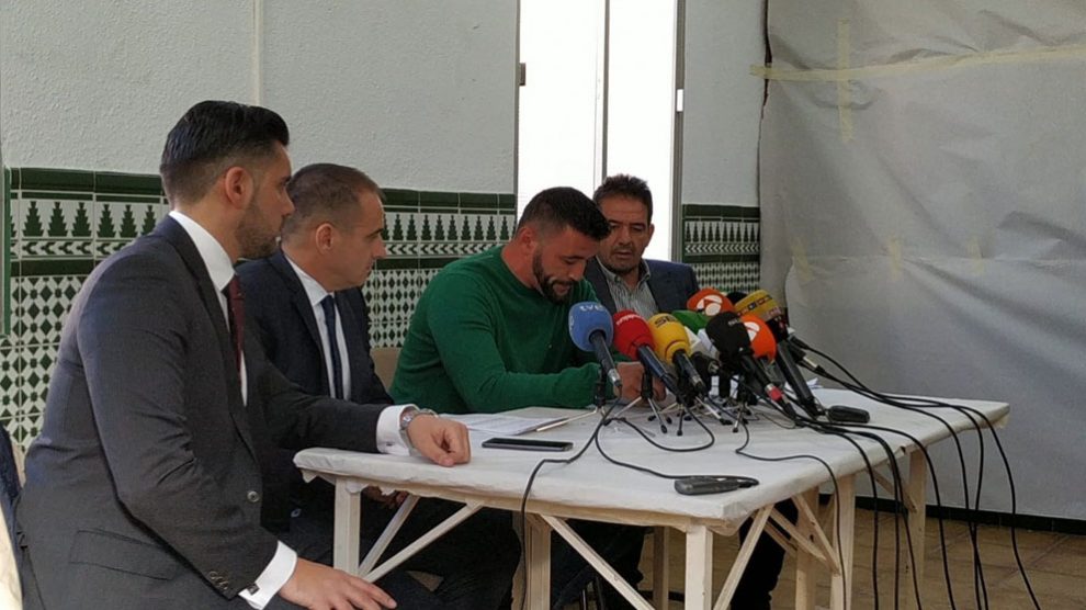 David Serrano, dueño de la finca donde falleció el pequeño Julen en Totalán, durante una rueda de prensa. Foto: Europa Press