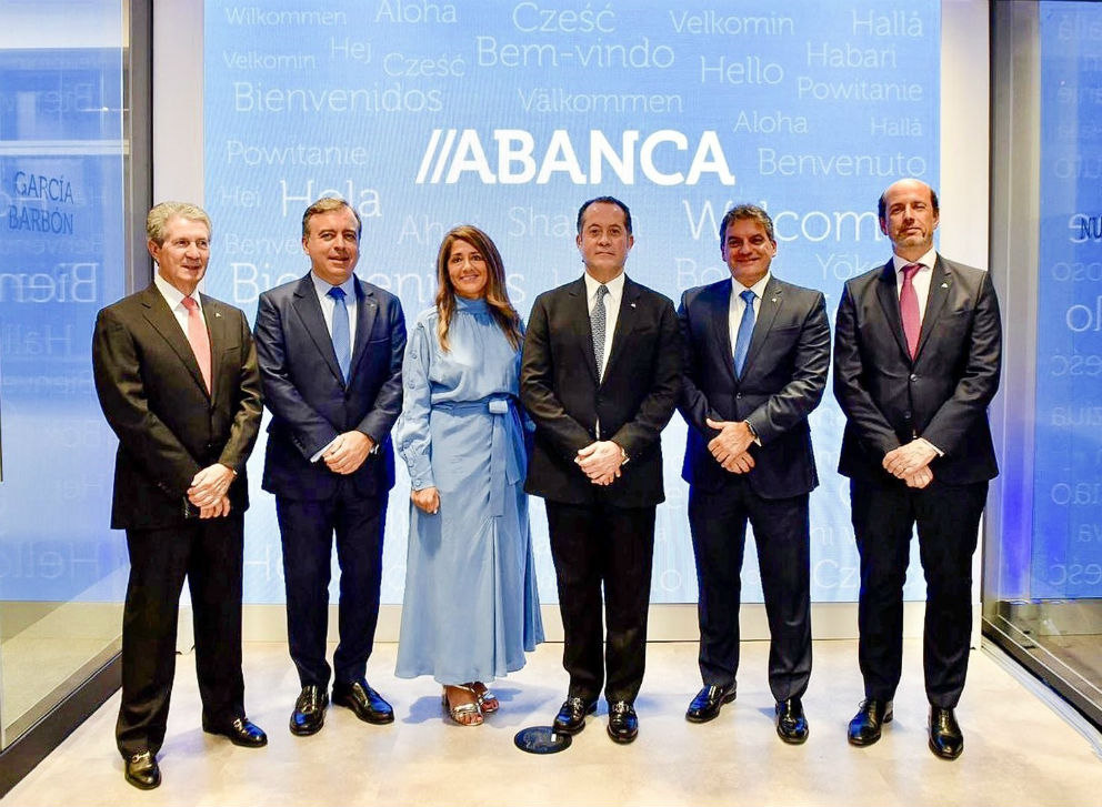 El presidente de Abanca, Juan Carlos Escotet Rodríguez, y el consejero delegado, Francisco Botas, han presentado el plan estratégico