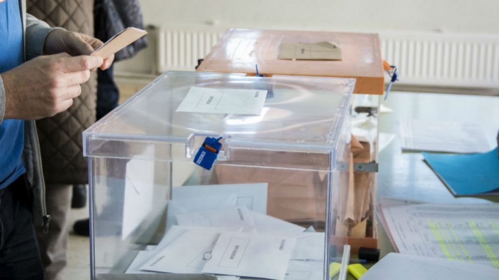 Urnas de un colegio electoral.