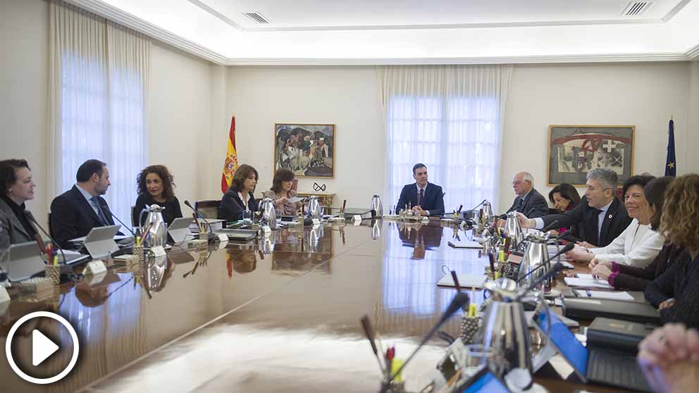 El presidente del Gobierno, Pedro Sánchez, preside la reunión extraordinaria del Consejo de Ministros.