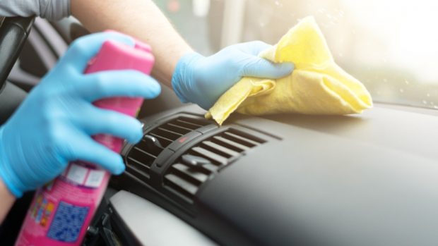 Así debes limpiar el salpicadero de tu coche
