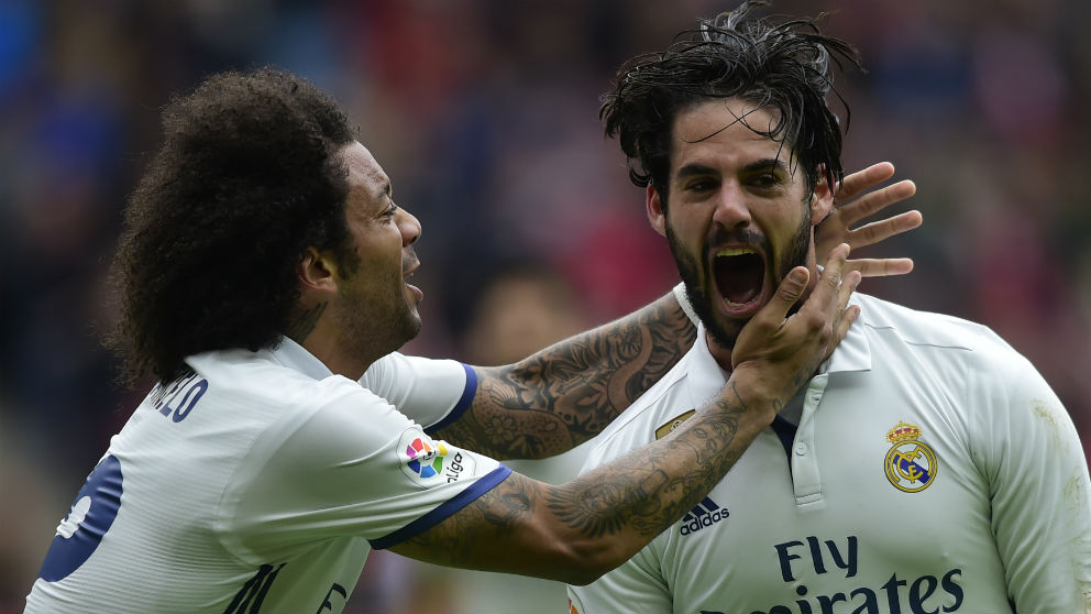 Marcelo e Isco celebran un gol del Real Madrid. (AFP)