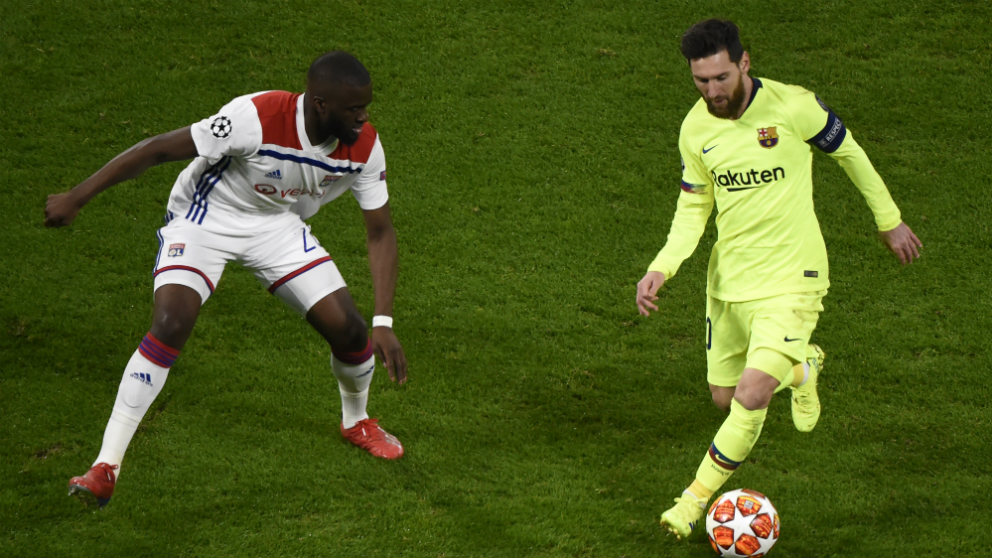 Leo Messi con el balón