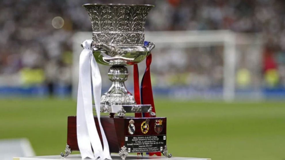 El trofeo de la Supercopa de España.