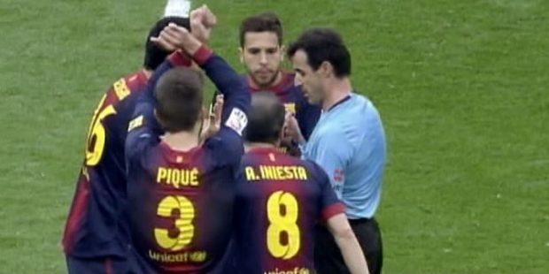 La hemeroteca retrata a Piqué: todas las veces que ha llorado de los árbitros
