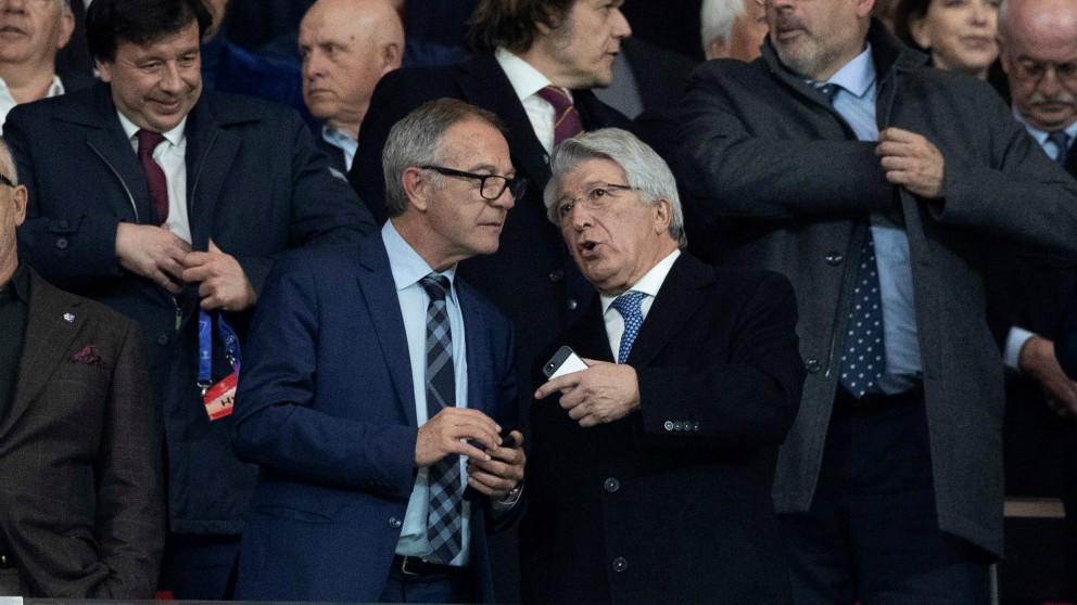 Cerezo, junto a José Guirao en el palco del Metropolitano. (EFE)