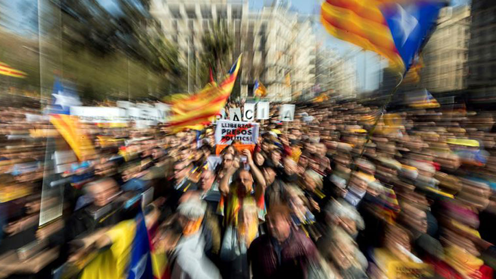 La plaza Universitat de Barcelona es escenario este mediodía de una concentración de miles de soberanistas en apoyo a la jornada de la huelga general convocada por el sindicato independentista Intersindical-CSC para protestar por el juicio del ‘procés’. Foto: EFE