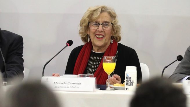 Carmena: «Los madrileños tienen poco control de esfínter, beben mucho y mean en la calle»