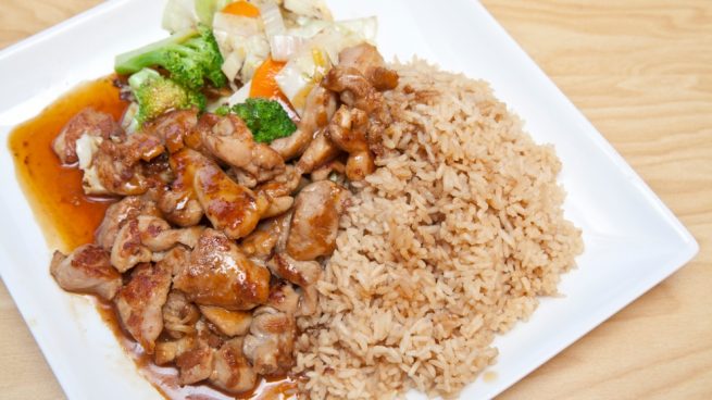 arroz integral con verduras y pollo