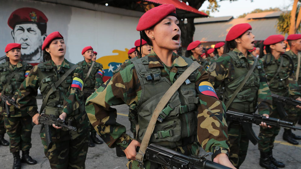 Mujeres soldado que forman parte del ejército de Venezuela forman. Foto: Europa Press
