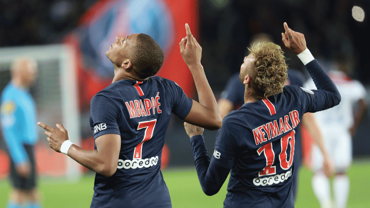 Neymar-y-Mbappé-celebran-juntos-un-gol-del-París-Saint-Germain-(Getty)