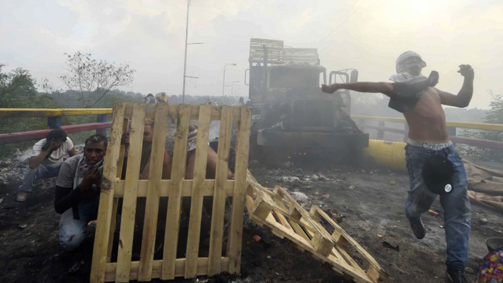 Disturbios en la frontera de Venezuela con Colombia. Foto: AFP
