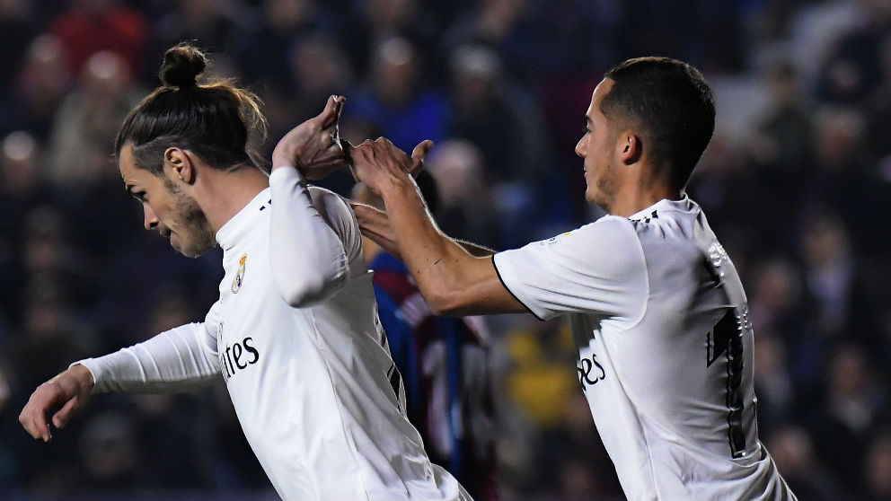 Bale aparta a Lucas y no celebra el gol. (AFP)