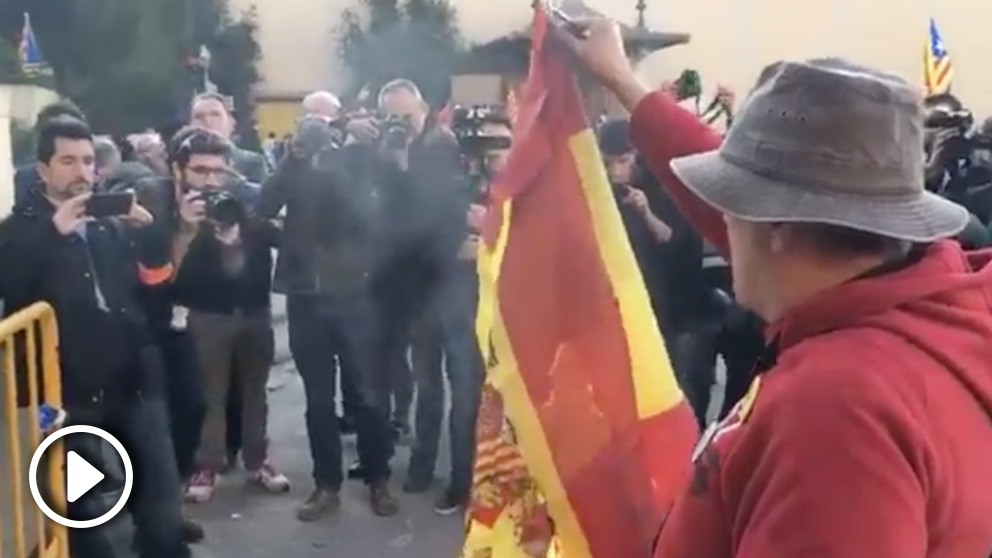 Queman la bandera de España en la inauguración del MWC.