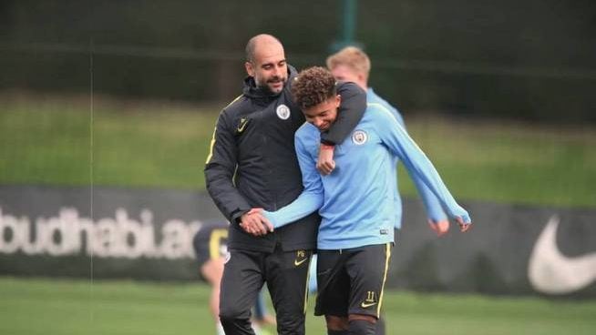 Jadon Sancho, con Guardiola en un entrenamiento.