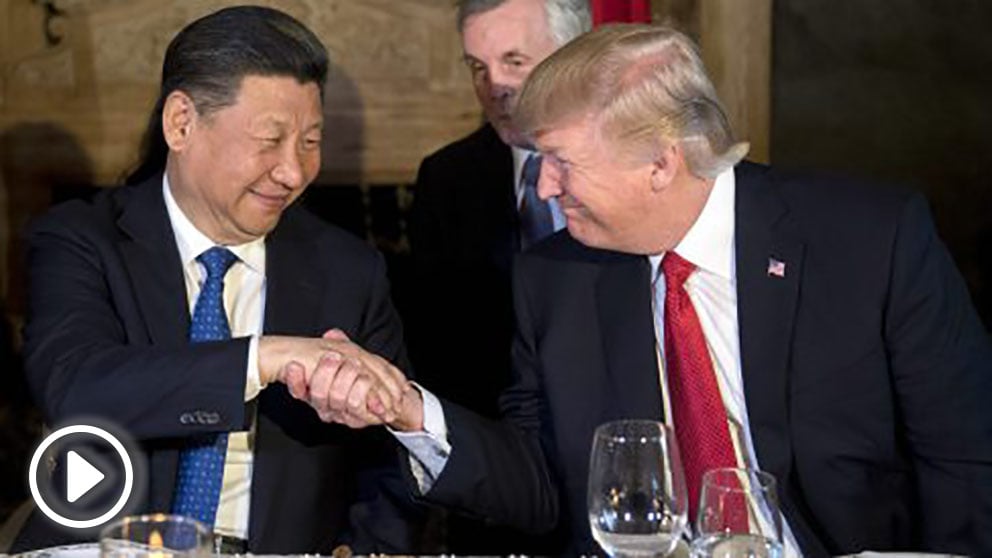 Xi Jinping y Donald Trump en la cena ofrecida por el estadounidense al chino en su mansión de Mar-a-Lago (Florida). (AFP)