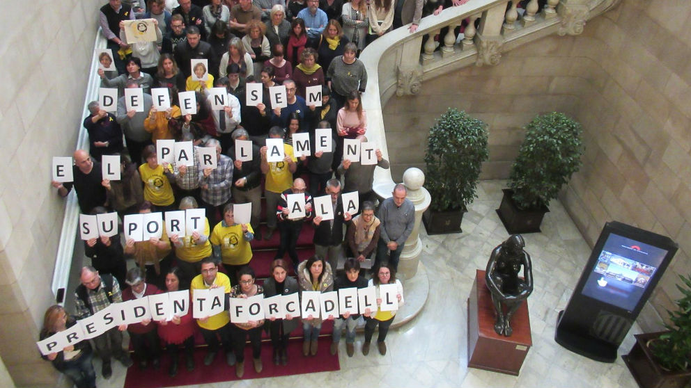 Trabajadores y diputados del Parlament protestan por el encarcelamiento de Forcadell. Foto: Europa Press