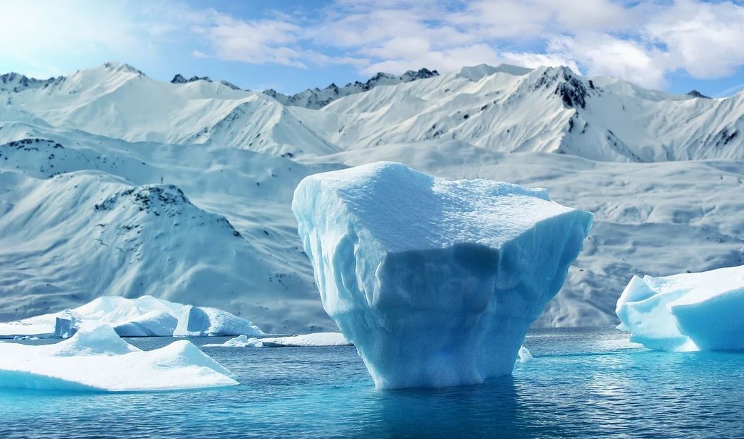 Descubre por qué los icebergs son de colores