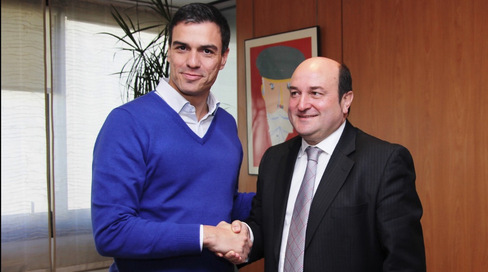 Pedro Sánchez con Andoni Ortuzar (Foto. PSOE)