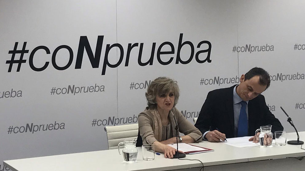 La ministra de Sanidad, María Luisa Carcedo, y el ministro de Ciencia, Pedro Duque, durante la presentación de la campaña ‘#CoNprueba’. Foto: Europa Press