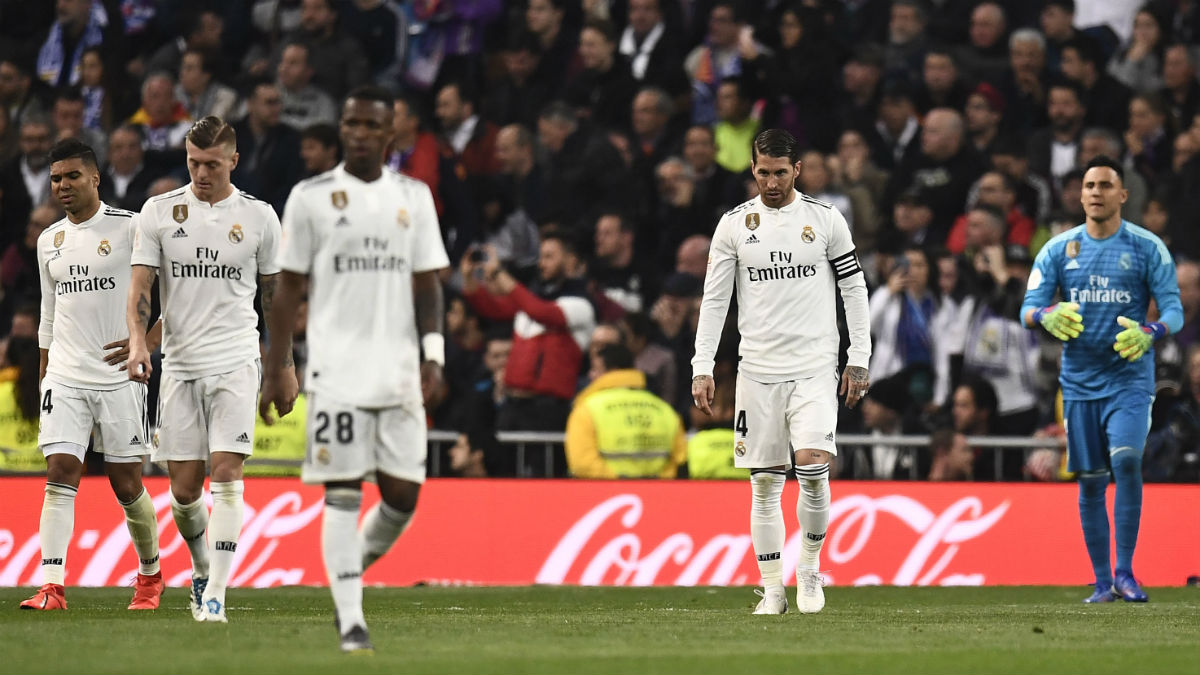 Los jugadores del Real Madrid tras encajar uno de los goles del Barcelona (AFP).