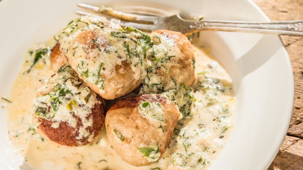 Receta de albóndigas de garbanzo en salsa verde