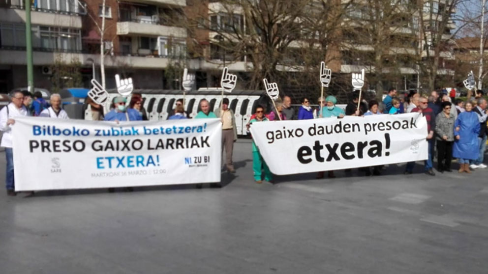 Un grupo de personas pidiendo la excarcelación de presos de ETA. Foto: Twitter