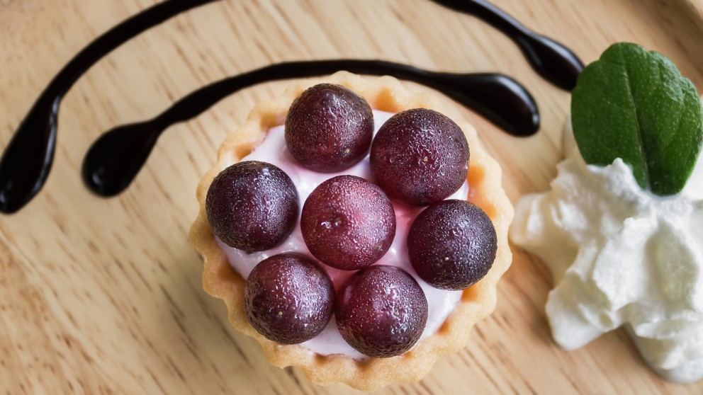 Prepara un postre delicioso y fácil: Tarta de uva y requesón