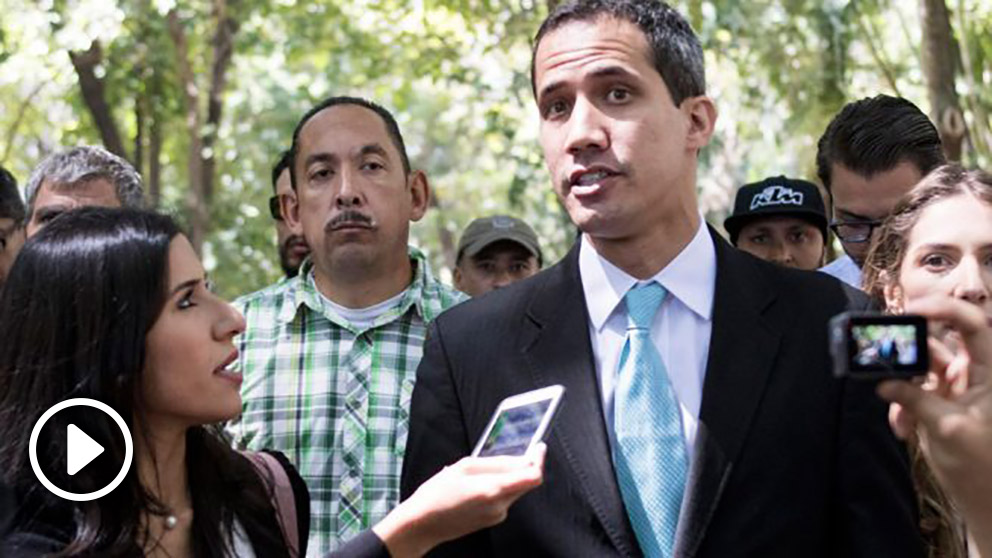 Juan Guaidó atiende a los medios de comunicación. Foto: Europa Press