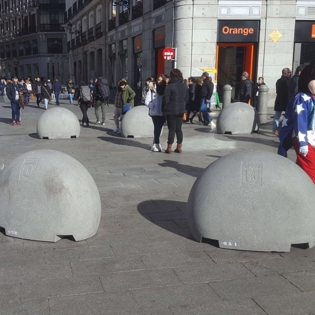 Nuevos bolardos en la Puerta del Sol